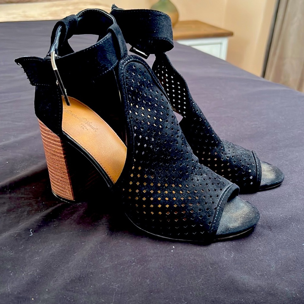 Universal thread chunky heel